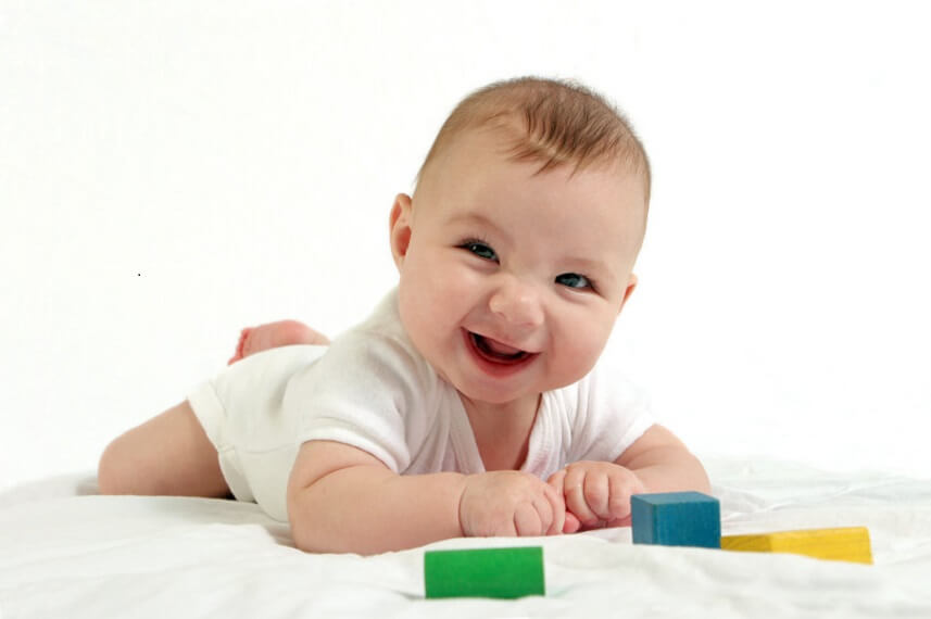 малышей могут привлечь игрушки разного цвета и формы