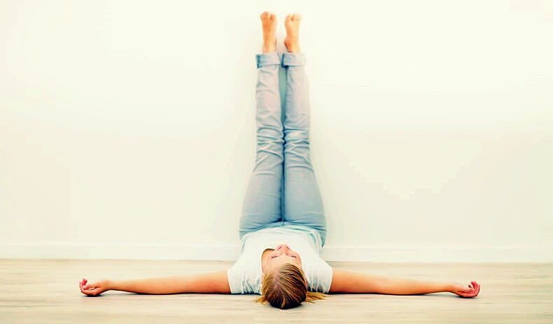 Упражнение «ноги на стене»