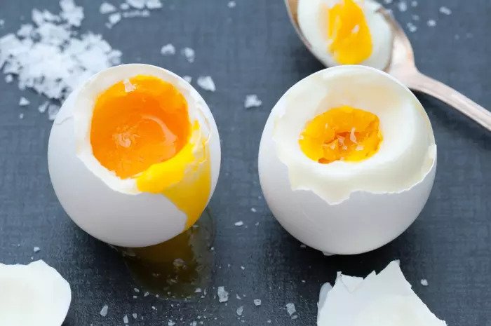Половина белка яйца содержится в желтке, а также много других витаминов и жирных кислот.