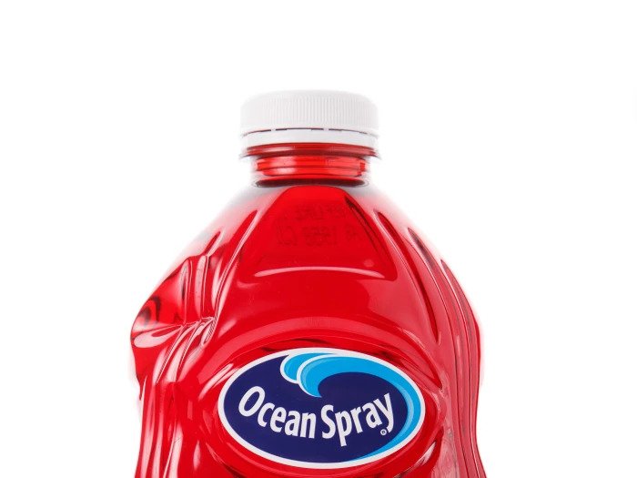 Бутылка клюквенного сока от Ocean Spray