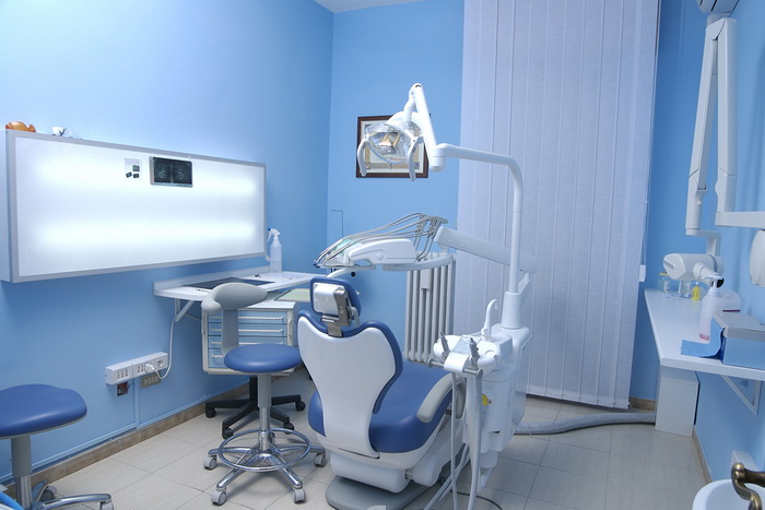 Место работы врача-ортодонта - стоматологический кабинет
